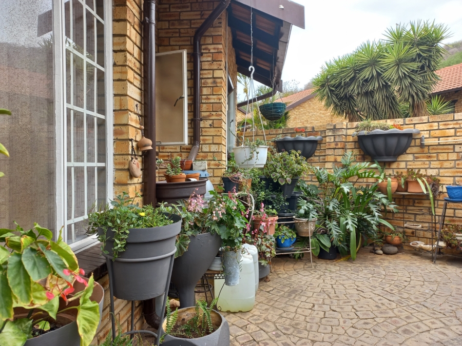 3 Bedroom Property for Sale in Safari Gardens North West